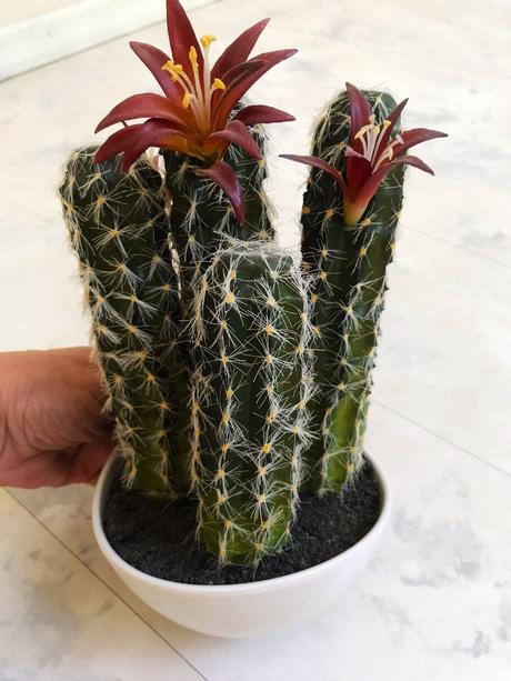 Kvitnúci umelý kaktus, 