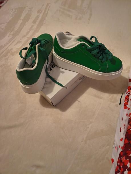 Predám botassky, 37