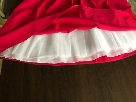 Šaty spoločenské, 44