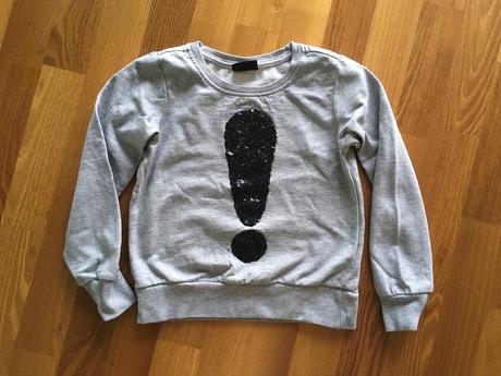 Mikina s vykricnikom z filtrov, 134