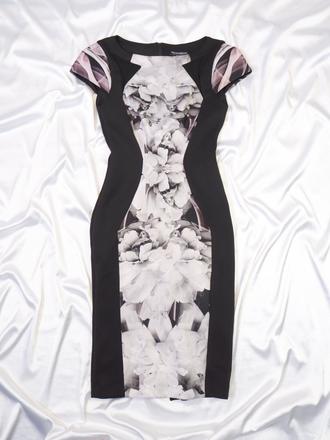 Elegantné šaty rinascimento, s