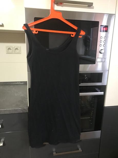 Čierne elastické šaty, s