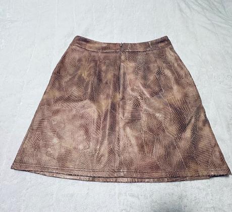 Hnedo-ružová krátka sukňa z eko-kože zn. magenta, l / m