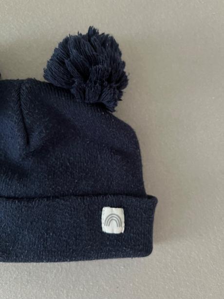 Lindex ciapka s brmbolcami, lindex,56