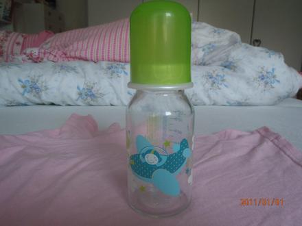 Sklená fľaška na kŕmenie,