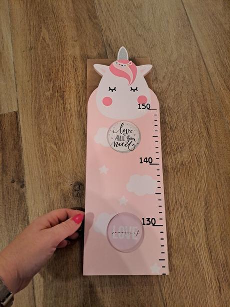 Drevený meter s výrezmi na fotky, 