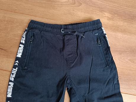 Cierne sportove nohavice 140, 140