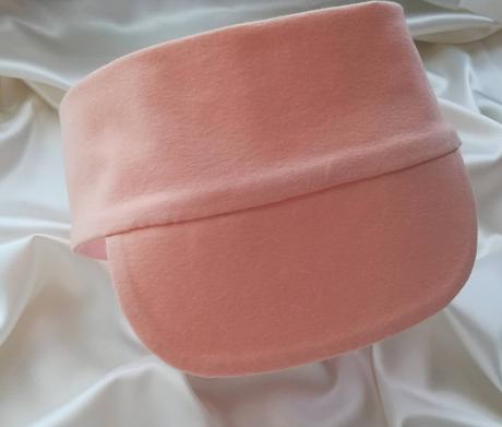 Čelenka úpletová so šiltom, jednofarebná, 