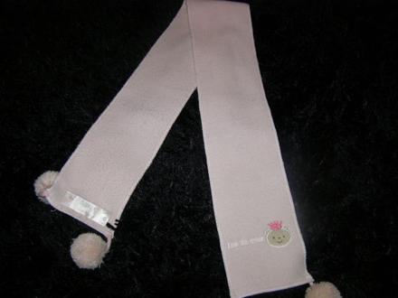 Chutnučký šálik s brmbolcami pre parádnicu, c&a,68