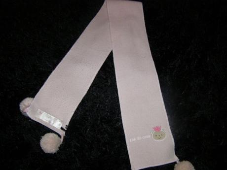 Chutnučký šálik s brmbolcami pre parádnicu, c&a,68