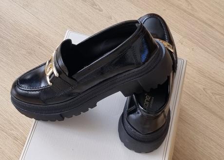 Čierne mokasiny, 41