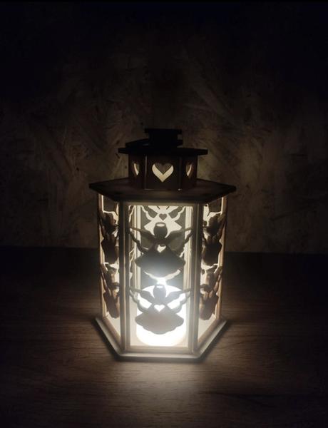 Dreveny svietiaci lampas, 