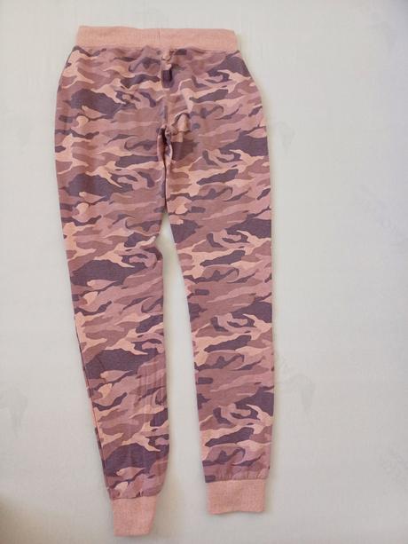 Ružové maskacove teplaky, fishbone,xs