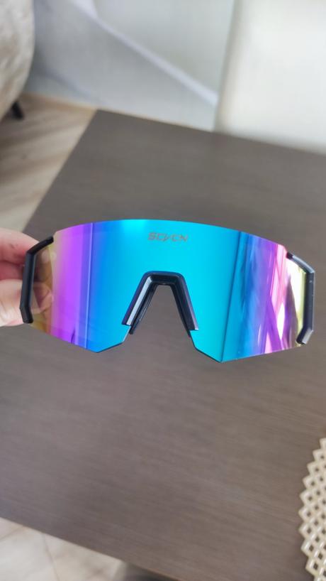 Slnečné športové okuliare,