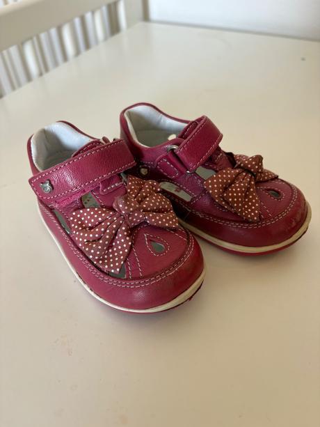 Sandálky, lasocki,19