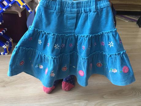 Menčestrová sukňa, 104