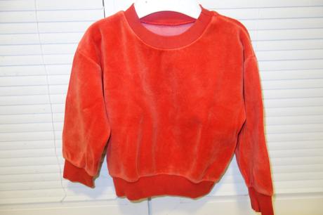 Oranžový zamatový pulóvrik, 68