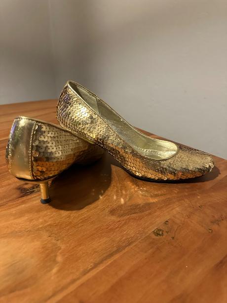 Spoločenské lodičky., 37