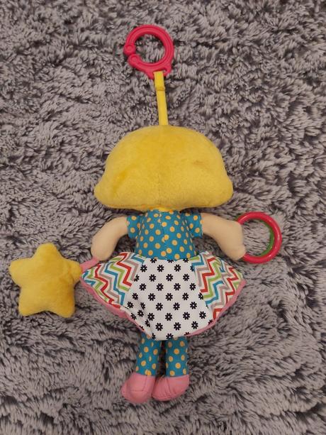 Mäkkučká šušťavá bábika na zavesenie,