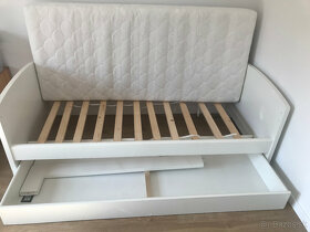 Drevená posteľ s matracom 90x180 - cena dohodou, šírka (cm): 90,dĺžka (cm): 180