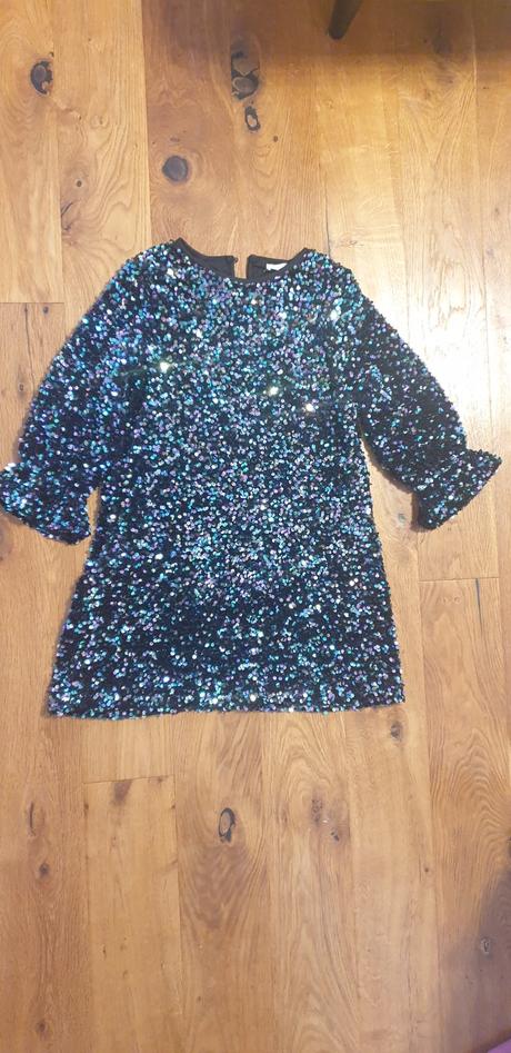 Flitrovane saty, 140