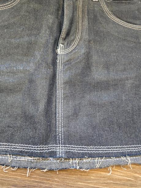 Lesklá sukňa č.140, 140