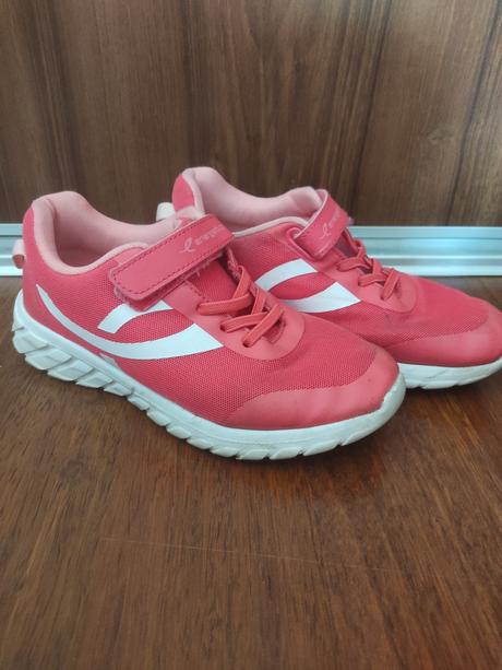 Ružové tenisky, 35