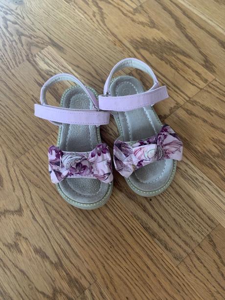 Dievcenske kozene sandalky, 23