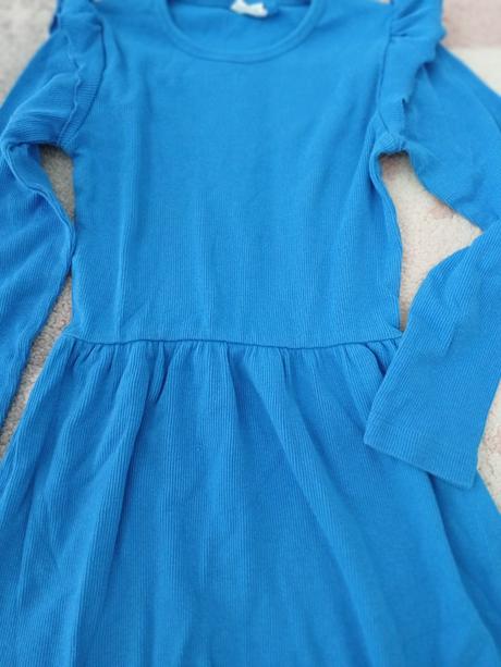 Krásne šaty super stav, 122