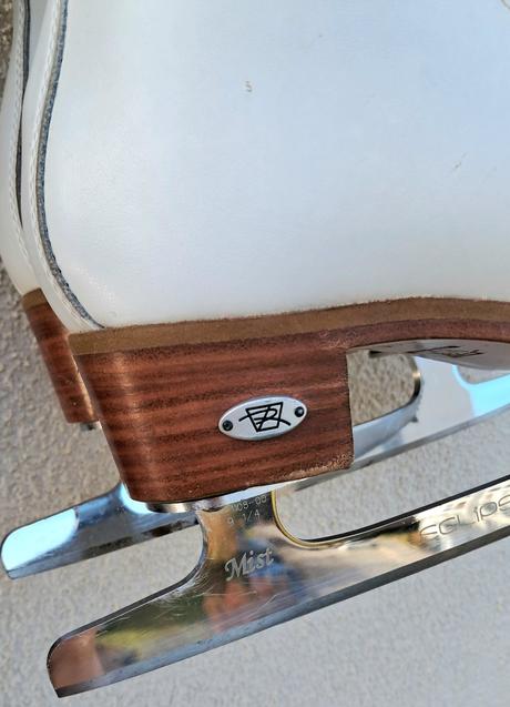 Korcule riedel motion 4m s nožmi eclipce 9 1/4, 