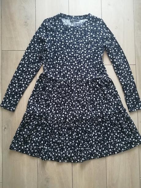 Šaty s drobnými kvietkami čiernobiele, fishbone,xs