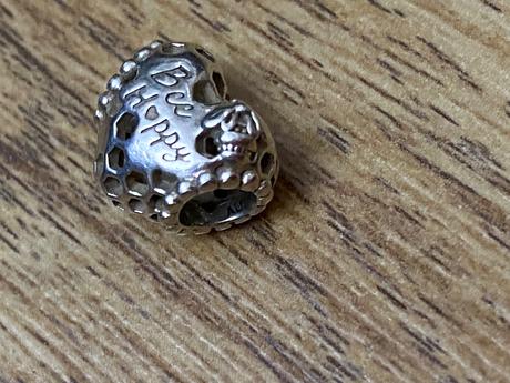 Pandora bee happy, pandora