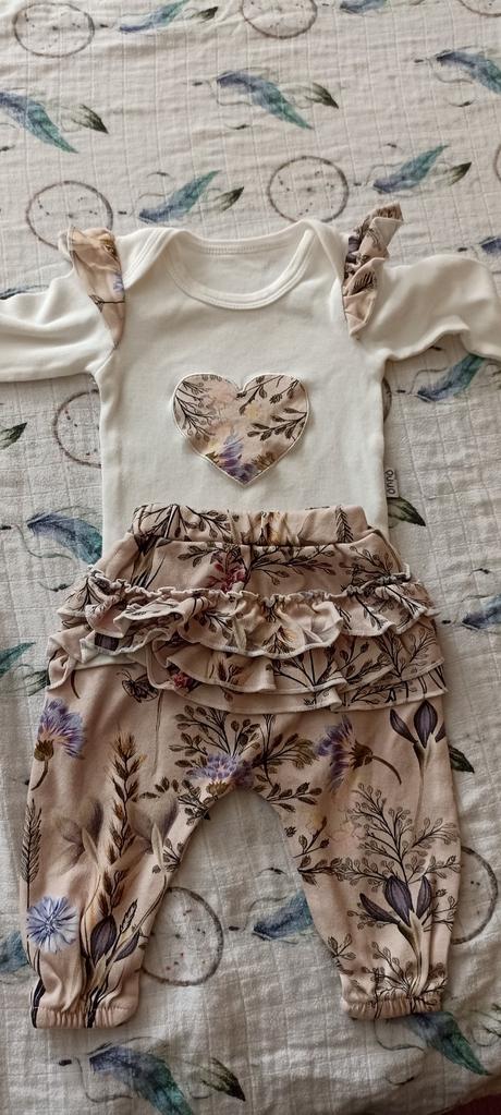 Set body a legín s volánikmi, 80