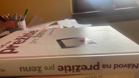 Kniha navod na prezitie pre zenu, 