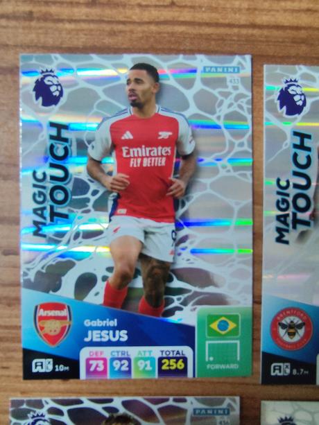 Futbalové kartičky premier league 2025 magic touch,
