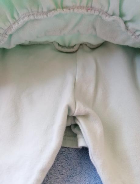 Legíny s volanmi, 74