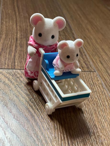 Sylvanians family s doplnkami,