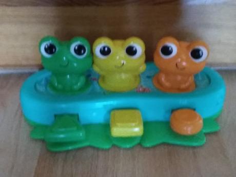 Bright starts bop & giggle frogs -hudobné žabky,