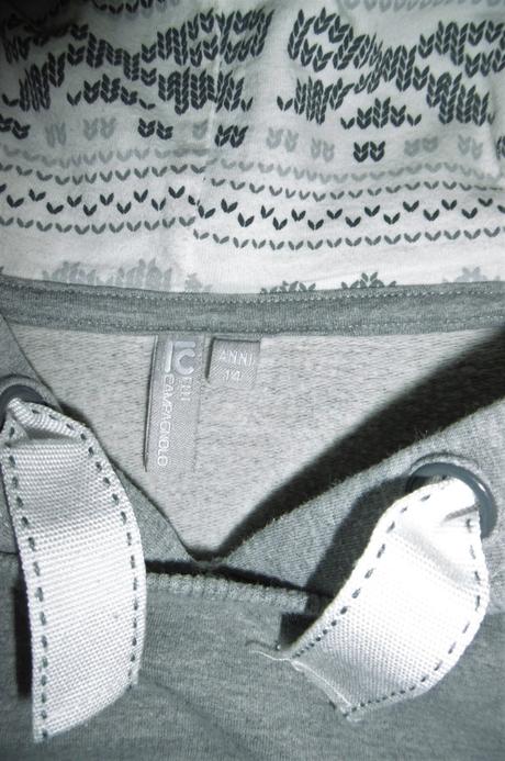 Mikina so zimným motívom, 158