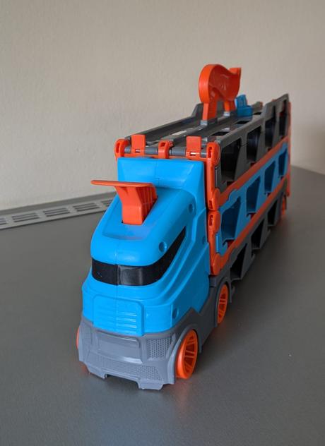 Hot wheels transportér ťahač, 