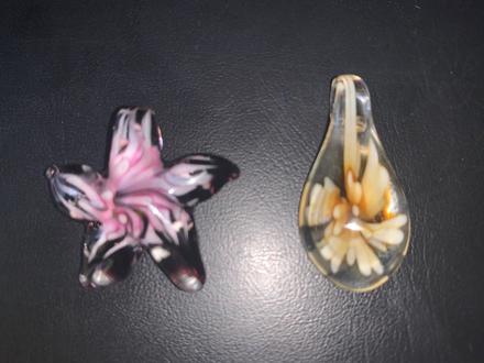2 privesky na retiazku z muranskeho skla, 