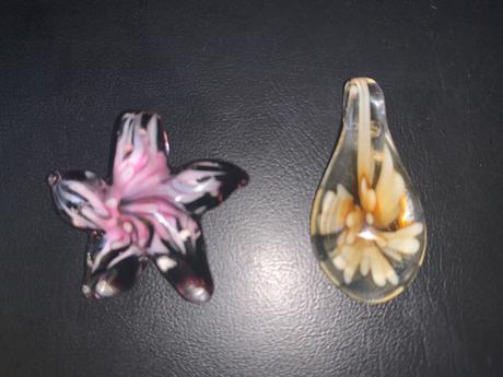 2 privesky na retiazku z muranskeho skla, 