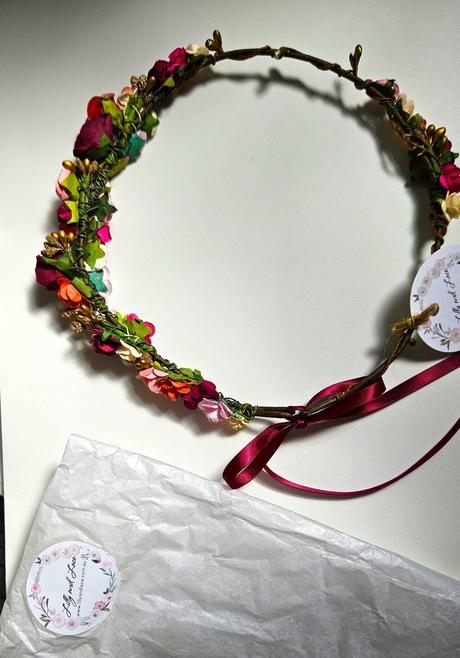 Krasny kvetinovy vencek do vlasov, nastavitelna ve, 