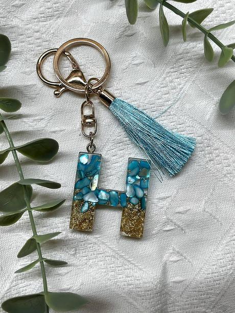 Ručne vyrobené živicové kľúčenky, 