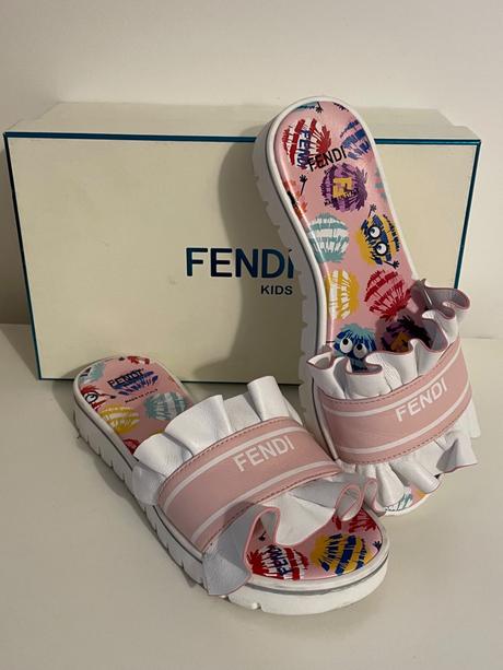 Šľapky fendi, 33