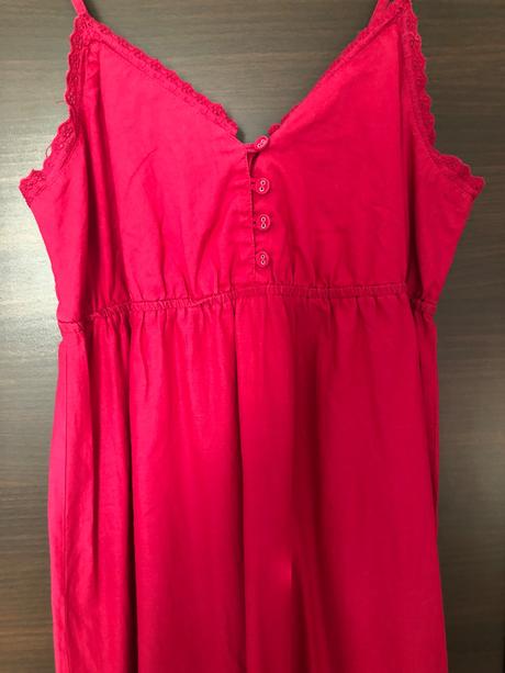 Cyklamenové šaty, s