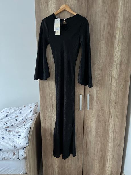 Čierne metalické šaty, s