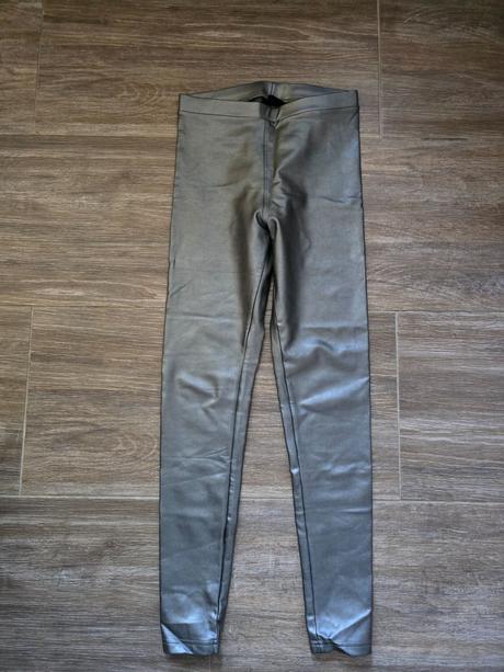 Koženkové lesklé legíny s, s