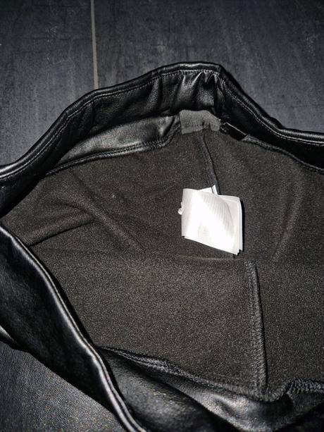 Čierne lesklé legíny, esmara,m