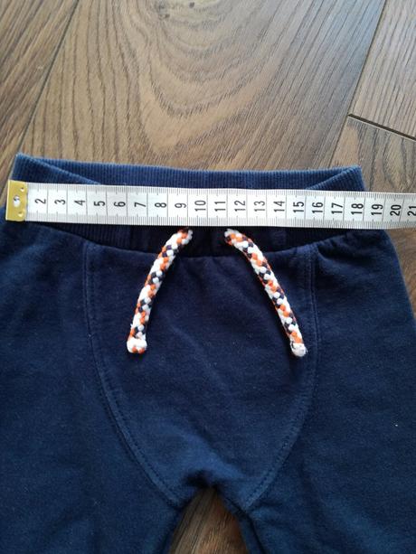 Tmavomodre teplaciky, f&f,62